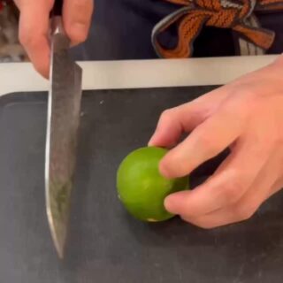 店主の実家から幻のかぼすが届き、かぼす…